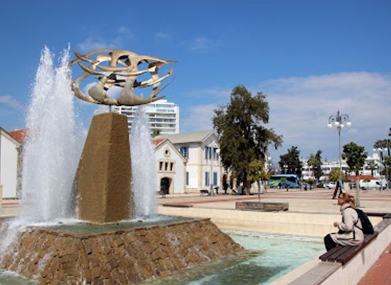 cyprus/larnaca-district/attraction/finikoudes-fountain