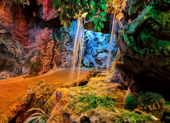 guam/mount-jumullong-manglo/attraction/aquarium-of-guam
