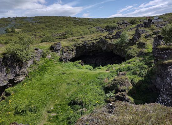 iceland/borgarfjörður/attraction/mariuhellar