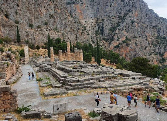 greece/mount-parnassus/attraction/castalia-spring