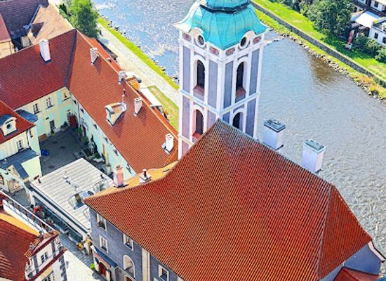 czechia/south-bohemia/attraction/lucie-bradacova-krumlov-s-experience-tours-attractions-tour-czech-art-scene-culture-cuisine