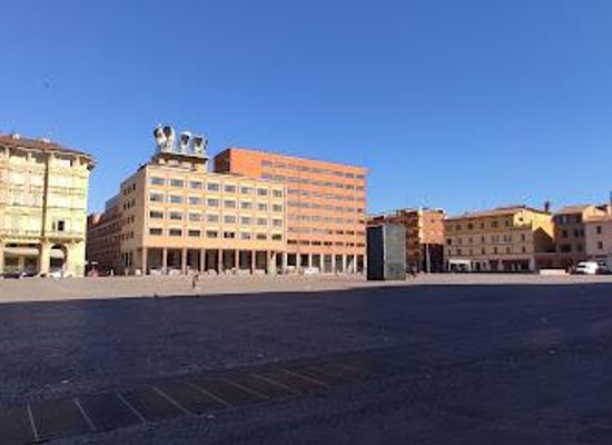 italy/bologna/attraction/piazza-dell-otto-agosto