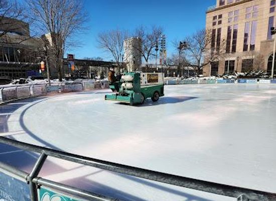 wisconsin/milwaukee/attraction/slice-of-ice-in-red-arrow-park