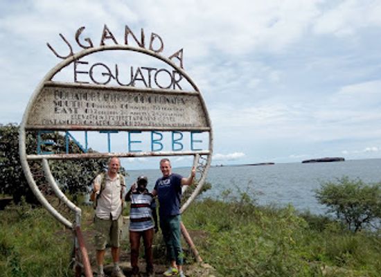 uganda/entebbe/attraction/equator-at-entebbe