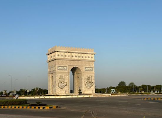 pakistan/multan/attraction/center-square-dha-multan