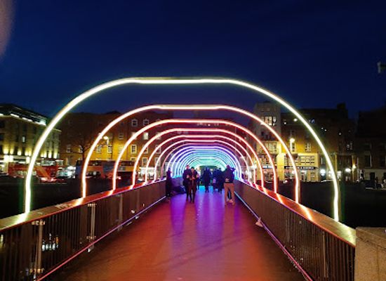 ireland/dublin/temple-bar/attraction/millennium-bridge