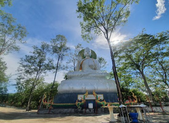 thailand/golden-triangle/attraction/wat-tham-pha-chom