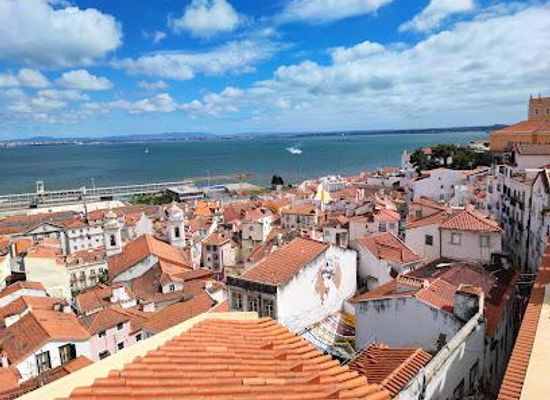 portugal/sintra/attraction/miradouro-das-portas-do-sol