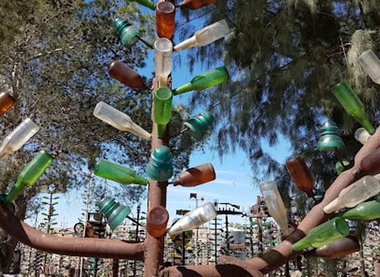 california/inland-empire/attraction/elmer-s-bottle-tree-ranch