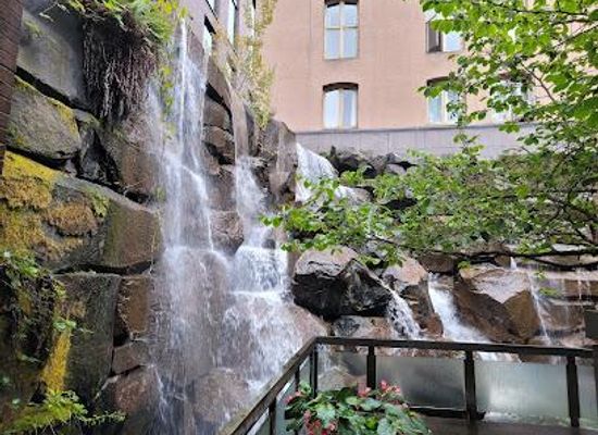 washington/bellevue/attraction/waterfall-garden