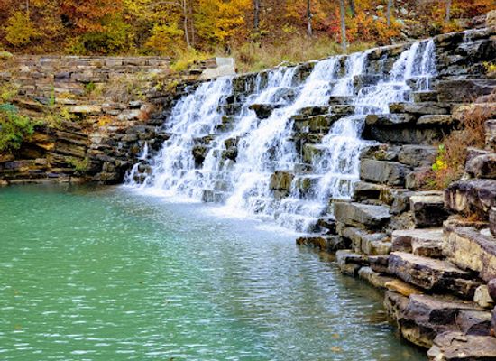 arkansas/devil-s-den-state-park/attraction/visitor-center