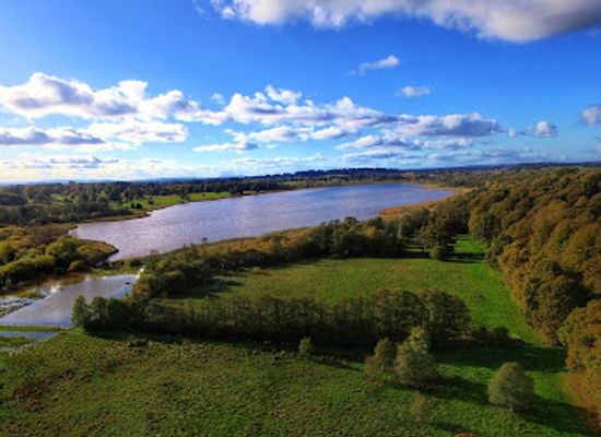 united-kingdom/staffordshire/attraction/aqualate-mere-national-nature-reserve-car-park