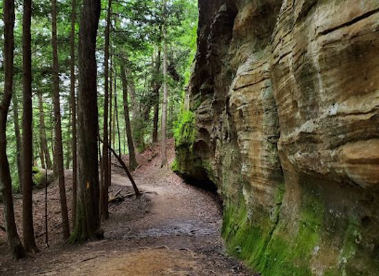 ohio/hocking-hills/attraction/whispering-cave