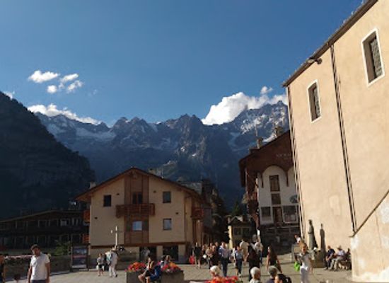 italy/courmayeur/attraction/alpine-guides-society-of-courmayeur