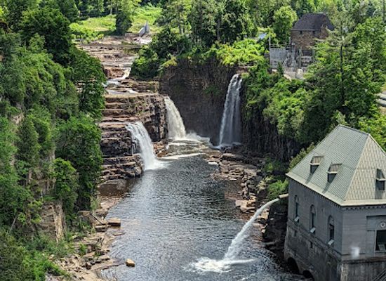 new-york/adirondack-mountains/attraction/rainbow-falls