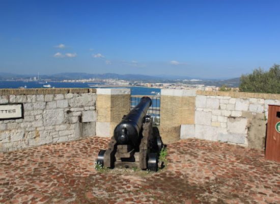 gibraltar/sandy-bay/attraction/queen-charlotte-s-battery