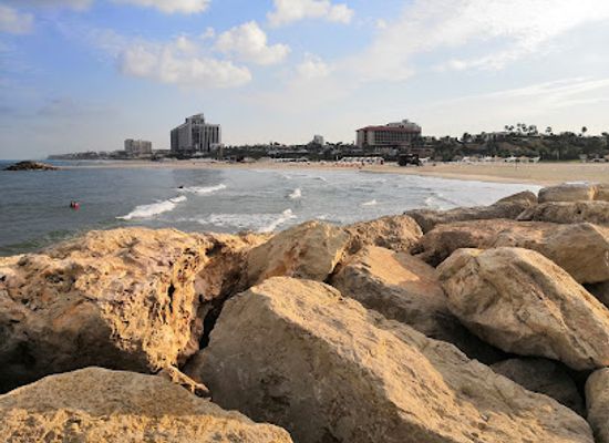 israel/herzliya/attraction/herzliya-beach