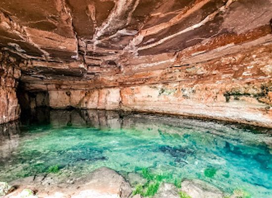 brazil/chapada-dos-guimaraes/attraction/gruta-da-lagoa-azul