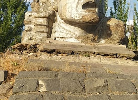 armenia/kotayk/attraction/hayrenakan-pateramzi-husharjan