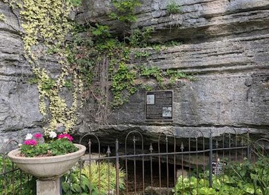 arkansas/eureka-springs/attraction/harding-spring