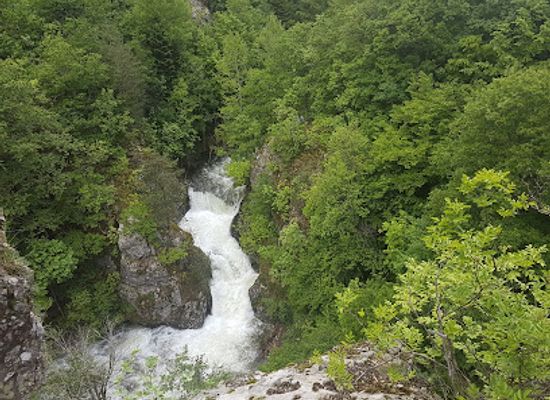 bulgaria/semkovo/attraction/kazanite-falls