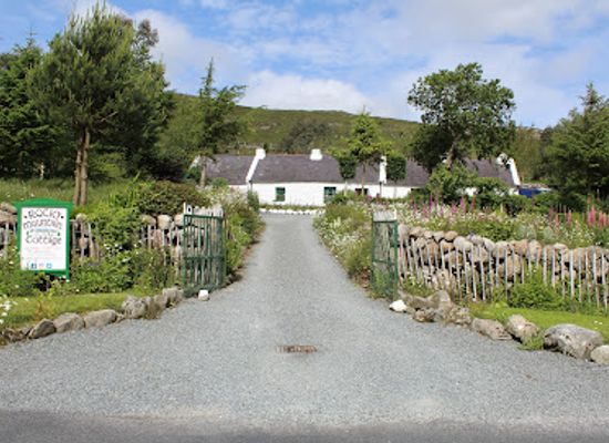 ireland/mourne-mountains/attraction/santa-s-cottage-hilltown