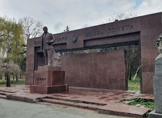 moldova/divnogorie-national-park/attraction/vladimir-lenin-monument