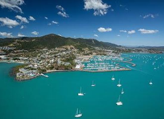 australia/the-whitsundays/attraction/coral-sea-marina