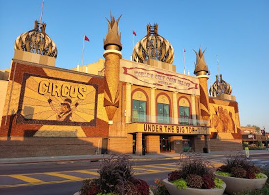 south-dakota/rosebud/attraction/the-world-s-only-corn-palace