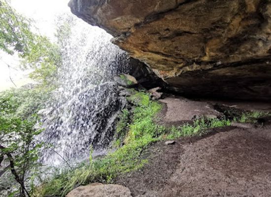 south-africa/drakensberg/attraction/spring-waterfall-and-baboon-cave