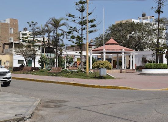 peru/trujillo/huanchaco/attraction/huanchacotown-main-square-church