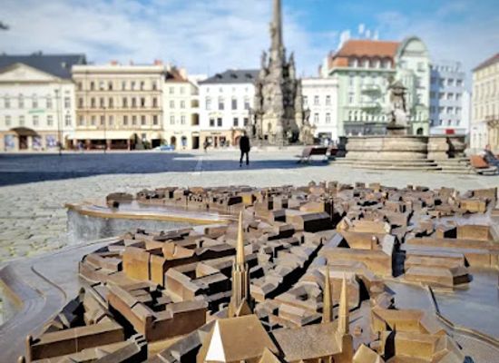 czechia/olomouc/attraction/bronzovy-model-centra-mesta-olomouce