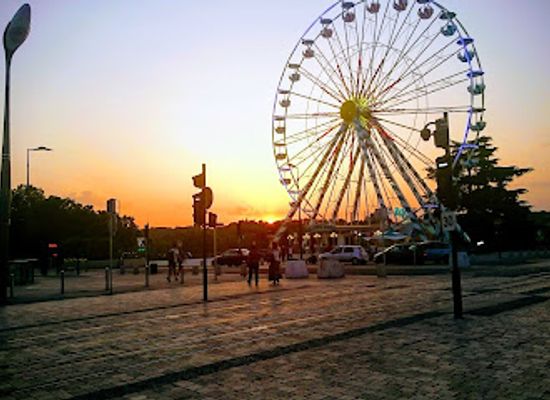 france/centre-val-de-loire/attraction/place-porte-de-loire