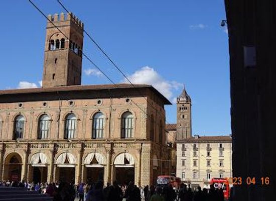 italy/bologna/attraction/torre-dell-arengo