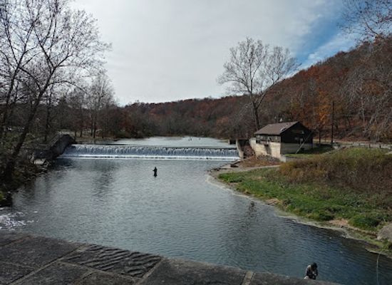 missouri/gasconade-river-basin/attraction/bennett-spring-state-park-nature-center