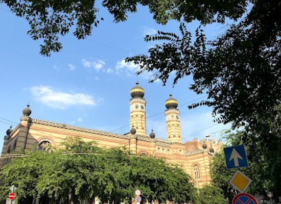 hungary/budapest/jewish-quarter/attraction/kazinczy-street-synagogue