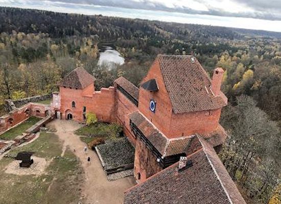 latvia/sigulda/attraction/turaida-castle