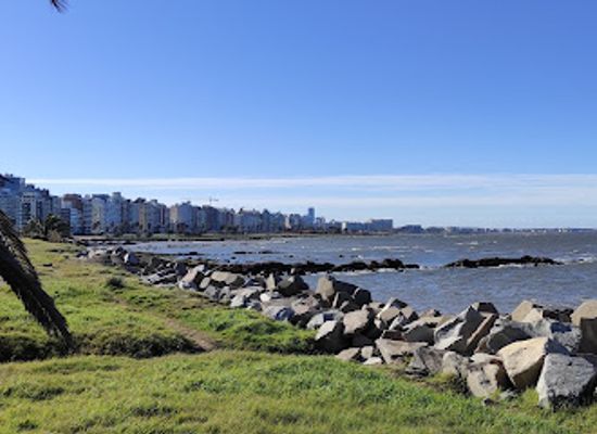 uruguay/montevideo/punta-carretas/attraction/muelle-faro-de-punta-carretas