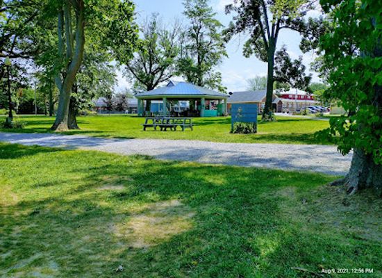 ohio/geneva-on-the-lake/attraction/the-landing-festival-marketplace