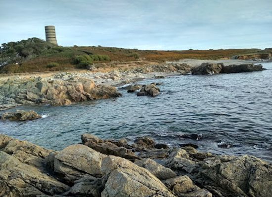 guernsey/brecqhou/attraction/le-creux-es-faies