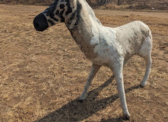 botswana/serowe/attraction/zebra-statue