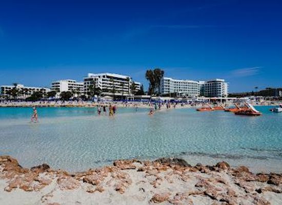 cyprus/famagusta/attraction/nissi-beach