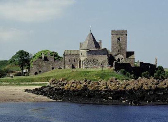 united-kingdom/peeblesshire/attraction/inchcolm-abbey