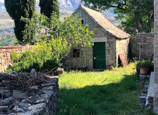 croatia/makarska-riviera/attraction/eko-etno-sela-tugare-central-dalmatia-croatia-theme-trails