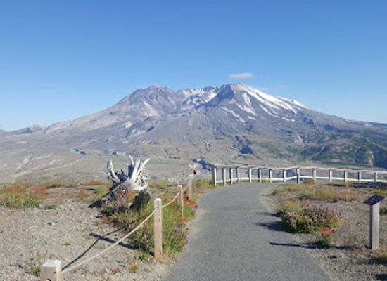 washington/mount-st-helens-area/attraction/johnston-ridge-observatory