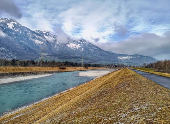 liechtenstein/gamprin-region/attraction/three-country-point-at-ch-fl