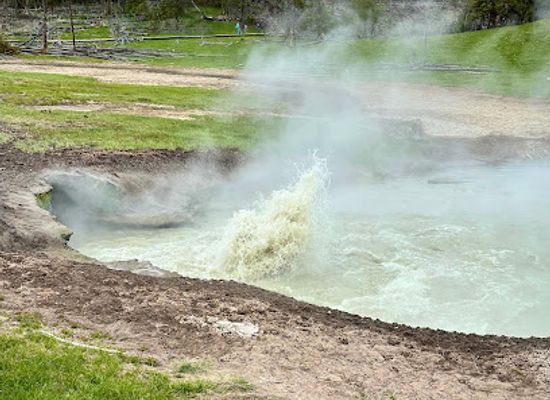 wyoming/park-county/attraction/churning-caldron