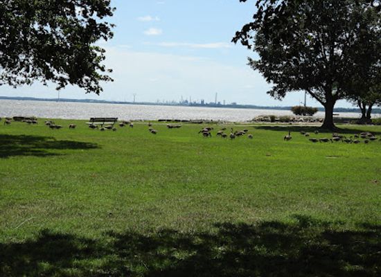 delaware/middletown/attraction/new-castle-battery-park