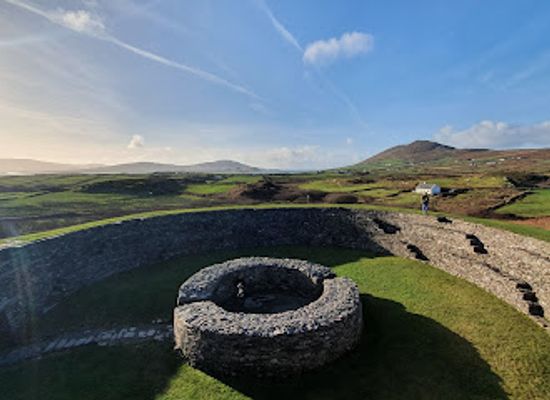 ireland/county-kerry/attraction/cahergal-stone-fort