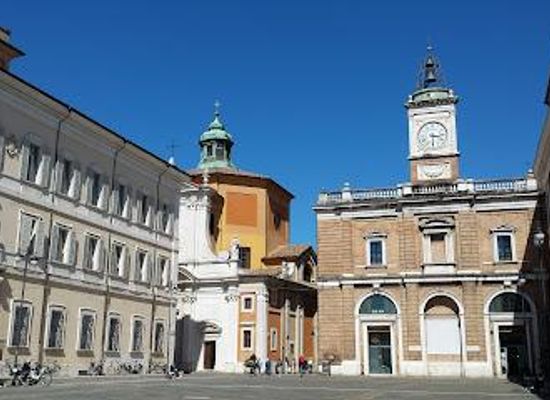 italy/ravenna/attraction/fontanella-piazza-del-popolo